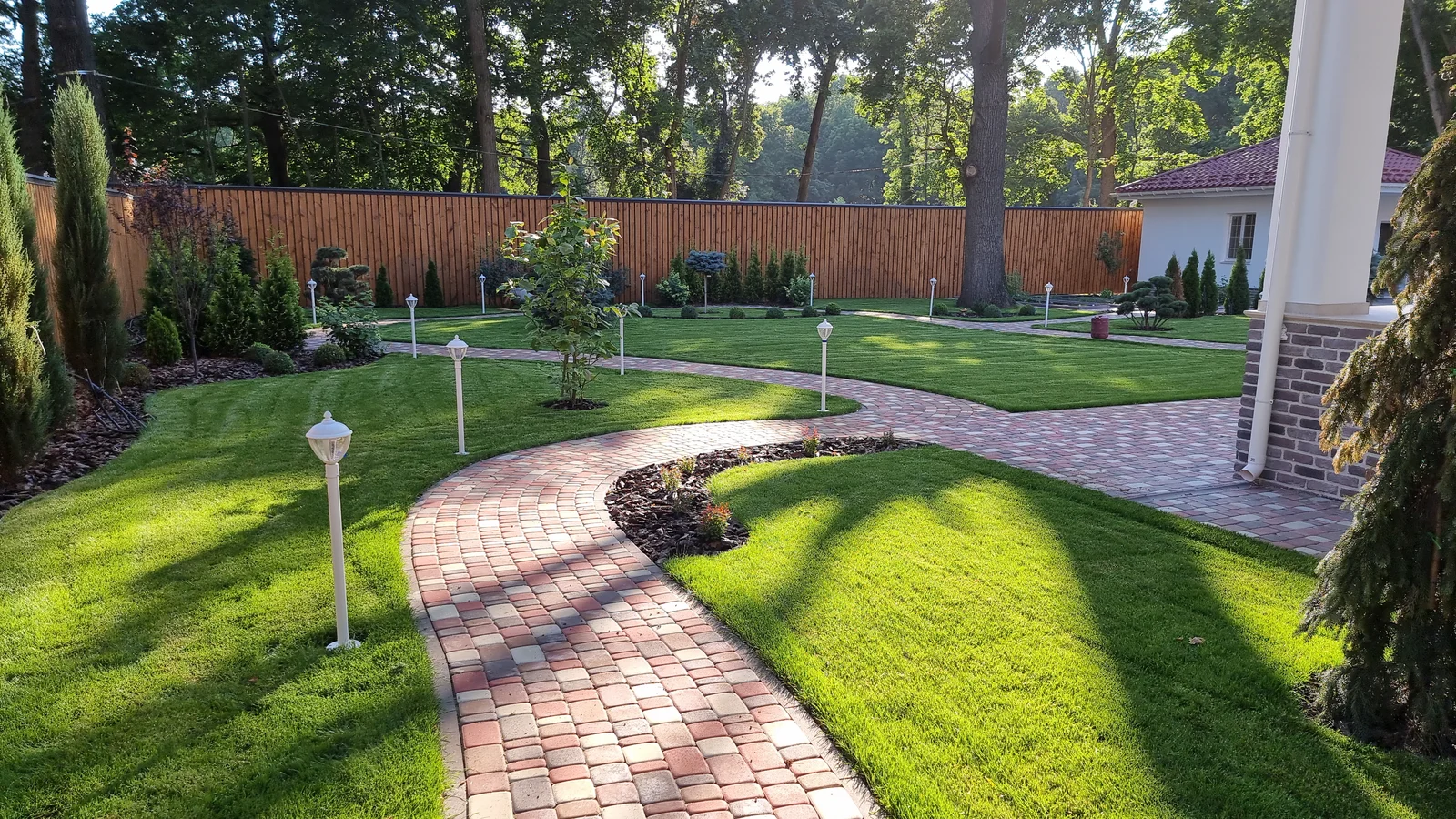 Landscaping project #15 in Kelowna, BC — EcoForest